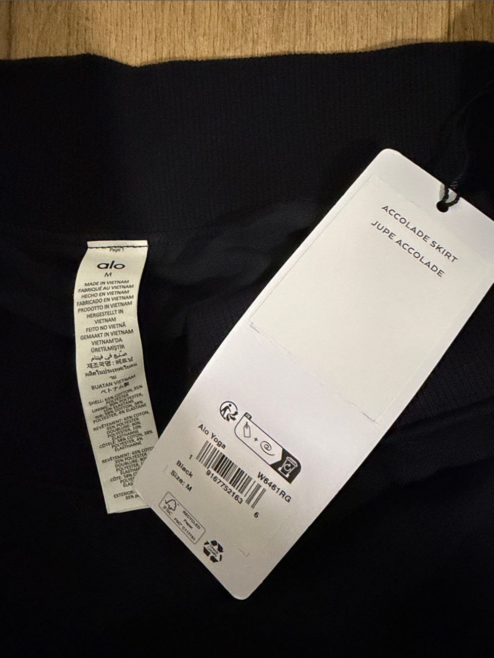 ALO Yoga Black Athletic Skort with Subtle Logo - Picture 2 of 4